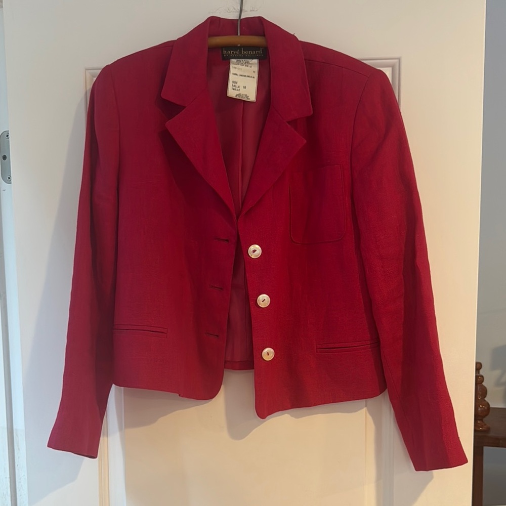 Vibrant Red Tailored Blazer with Classic Lapel